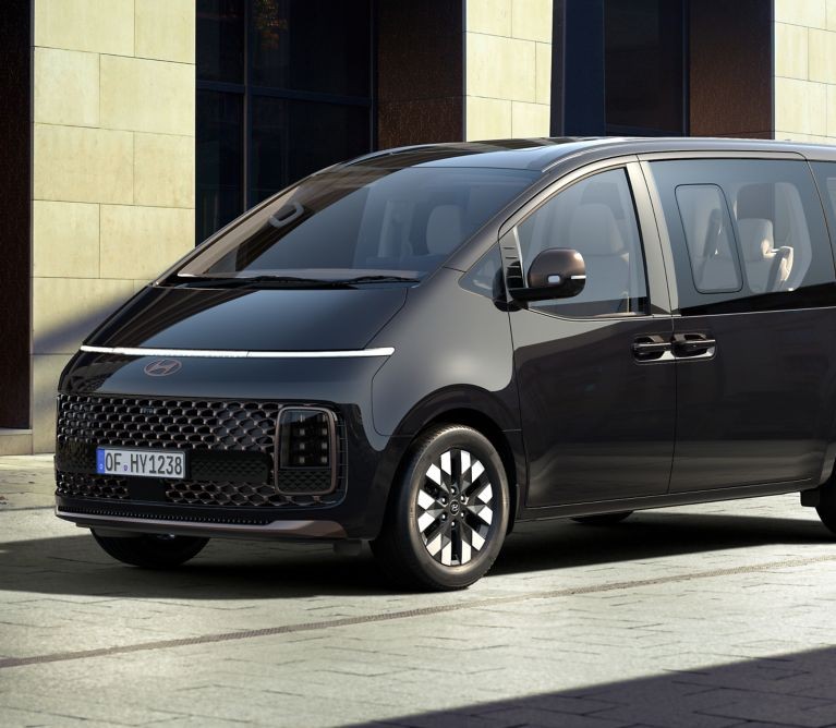 Hyundai Staria Abyss Black Pearl